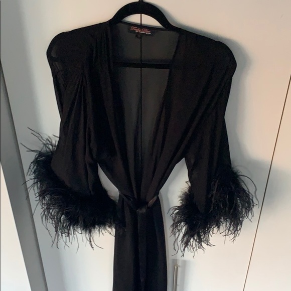Feather Cuff Robe - Picture 6 of 11